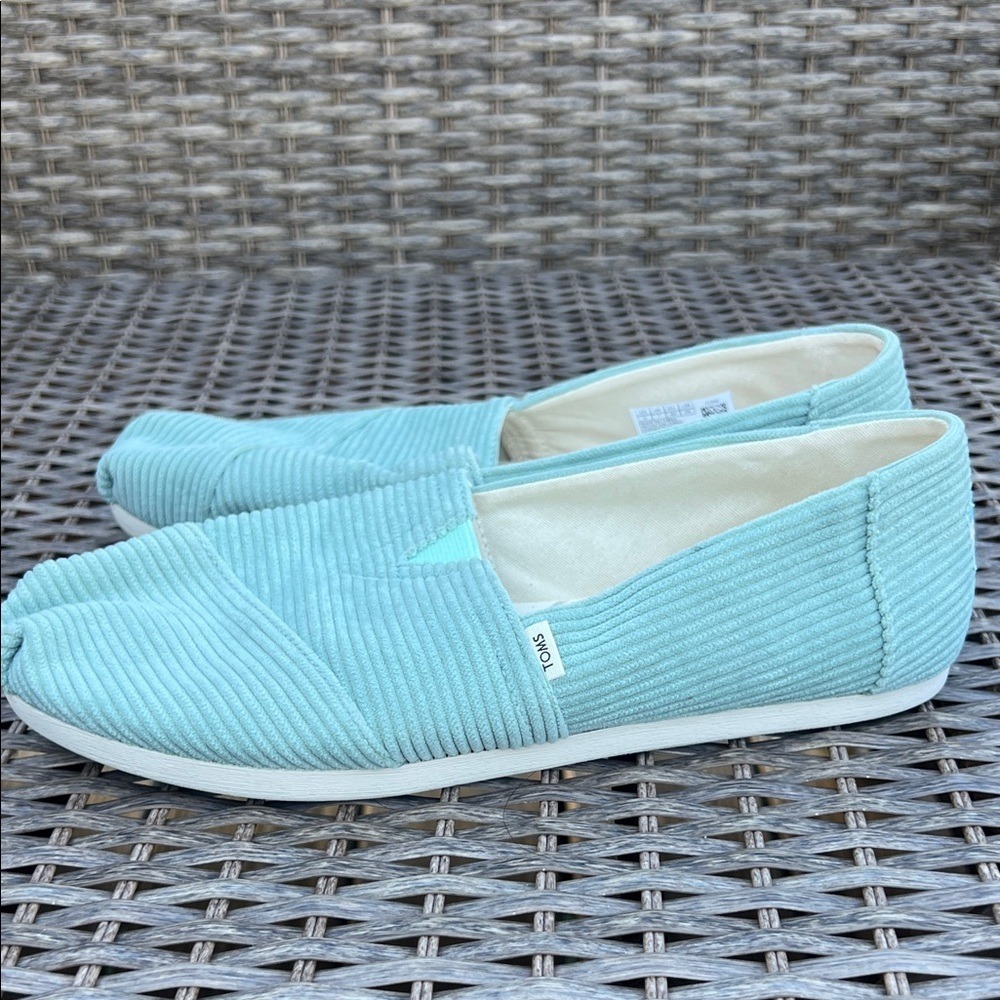 TOMS Light Green Comfortable Casual Corduroy Slip On Flats Size 9 Cottagecore